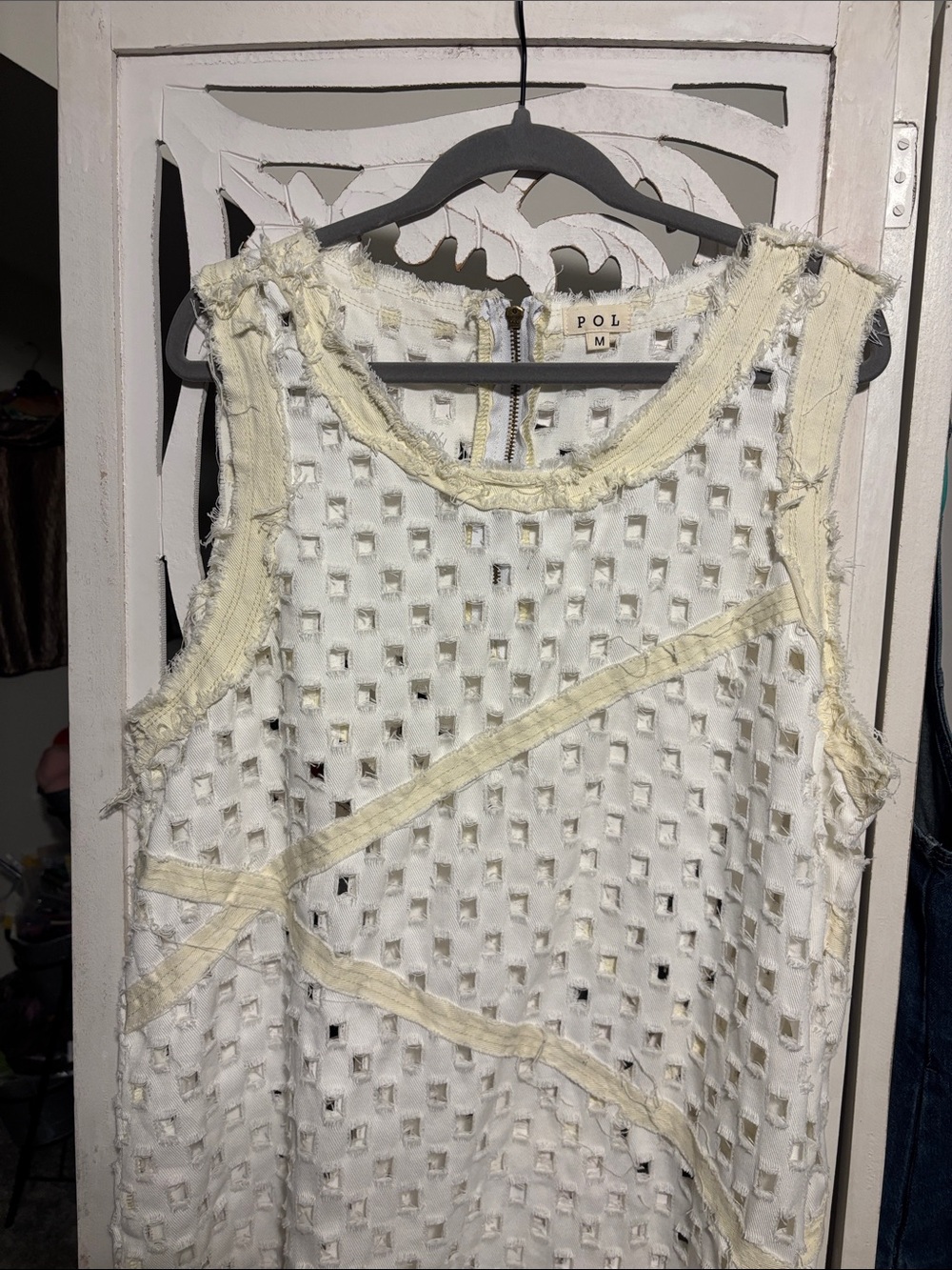 Women's White & Cream Sleeveless Textured Shift Dress - Picture 2 of 6
